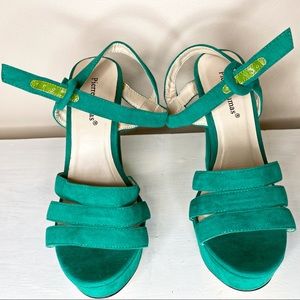 Pierre Dumas Chunky Heel Velvet Sandal Size 6